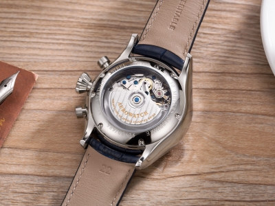 61989 AA01 MOVEMENT.jpg