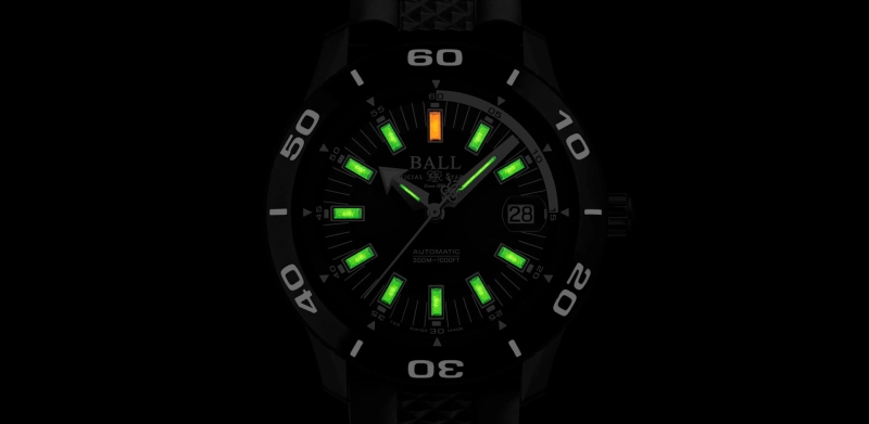 DM3090A-P4J-BK_night_front